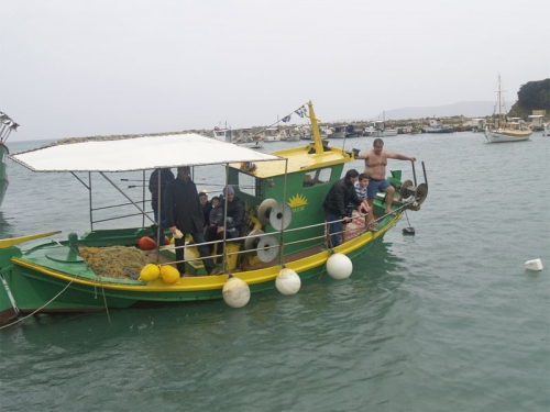 Τα Θεοφάνεια στη Φοινικούντα, η βάρκα του ΠΑΣΟΚ και το Χαμόγελο του Παιδιού