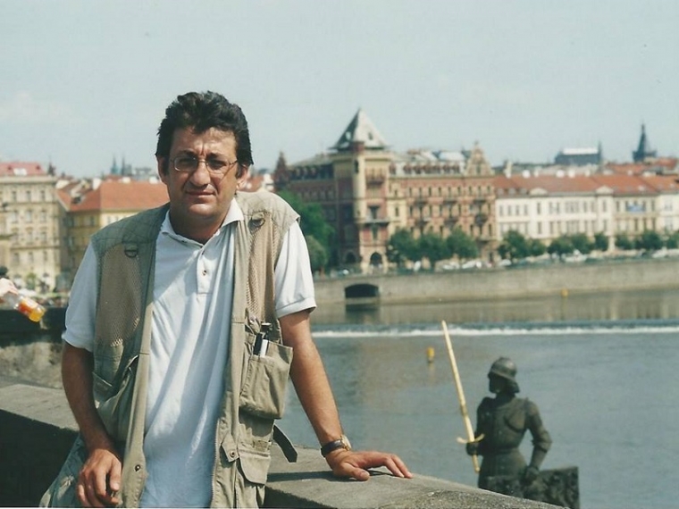 Ο Χάρης στην Πράγα το 2003, σε εκδρομή με την Ένωση Συντακτών