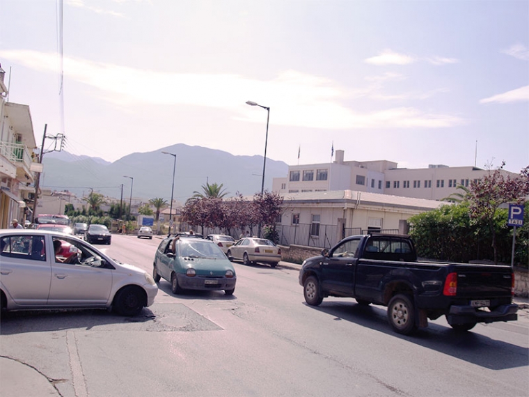 Απελπιστική η κατάσταση στη λεωφόρο Αθηνών όπου θα μετακομίσει και ο Δήμος