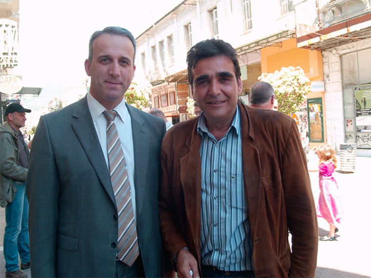 Ο Στάθης Σταματόπουλος με τον πρόεδρο της Μικρομάνης, Χάρη Κουτσουρόπουλο (δεξιά)