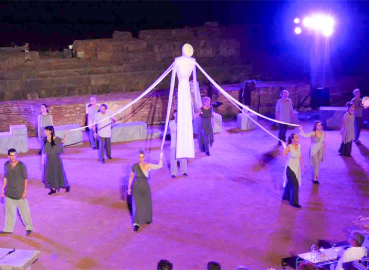 Επιτυχία έκανε το Θεατρικό Εργαστήρι Μεσσήνης με την Αριστοφανειάδα στο θέατρο της Αρχαίας Μεσσήνης